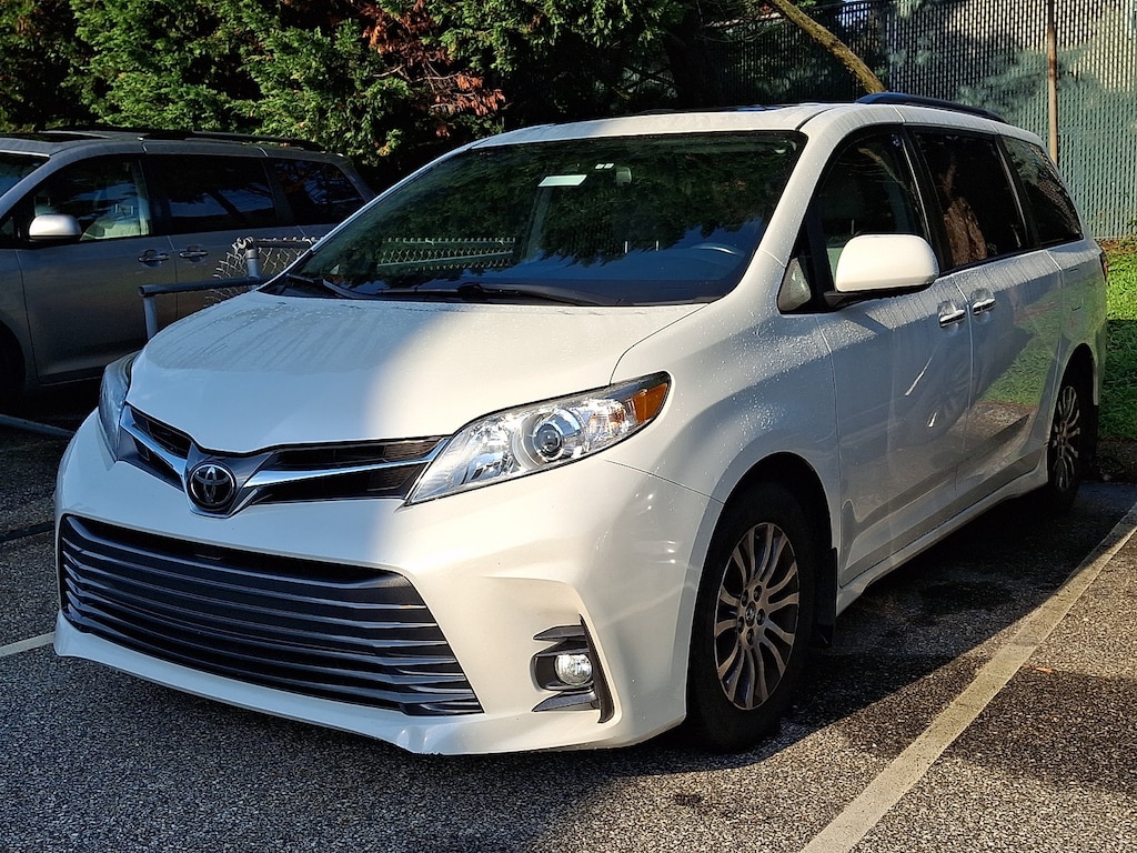 Used 2018 Toyota Sienna XLE 8 Passenger Van Passenger Van