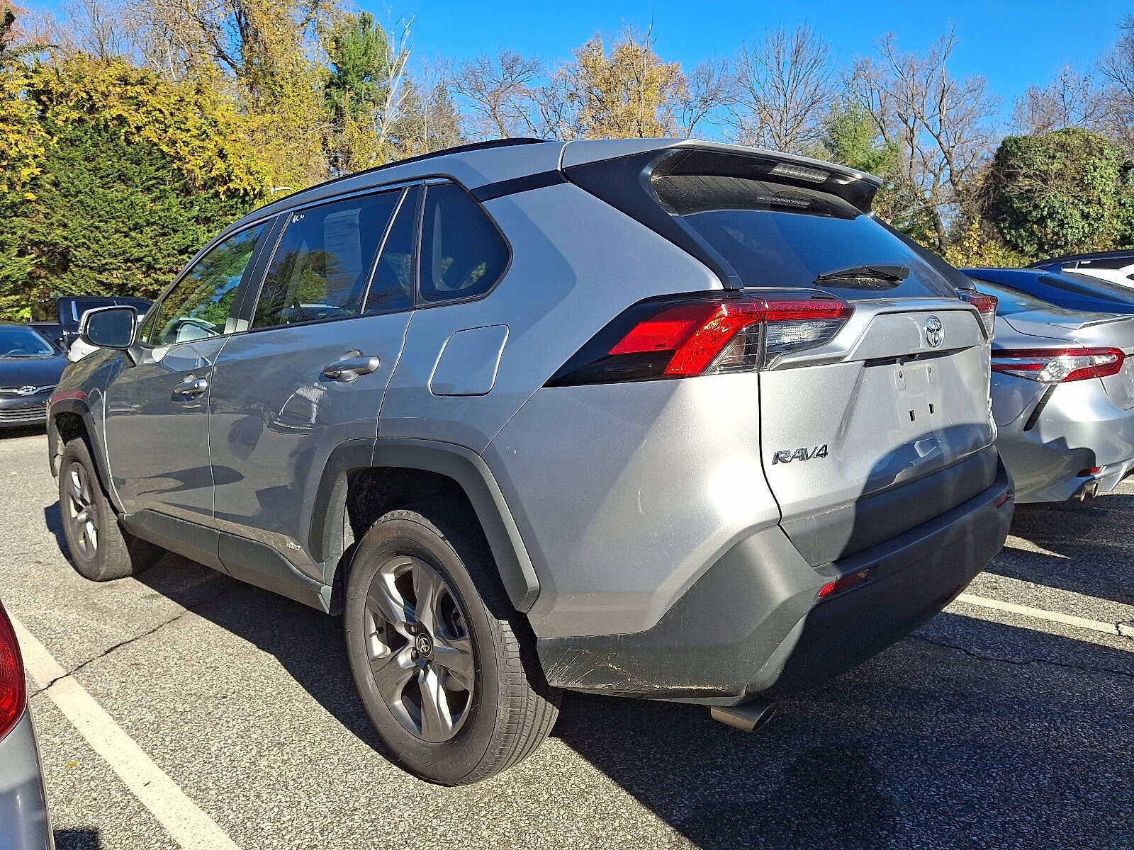 2025 Toyota RAV4 Hybrid XLE photo 3