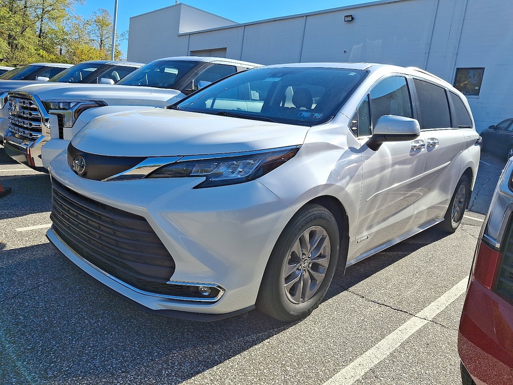 Certified 2021 Toyota Sienna XLE 7 Passenger Van