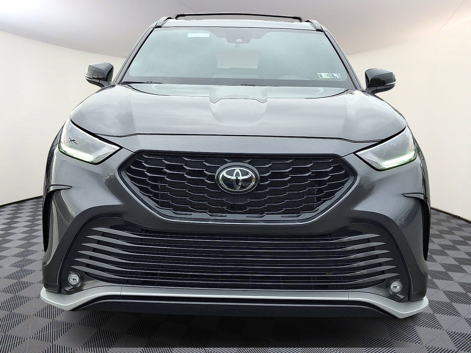 2023 Toyota Highlander XSE photo 2