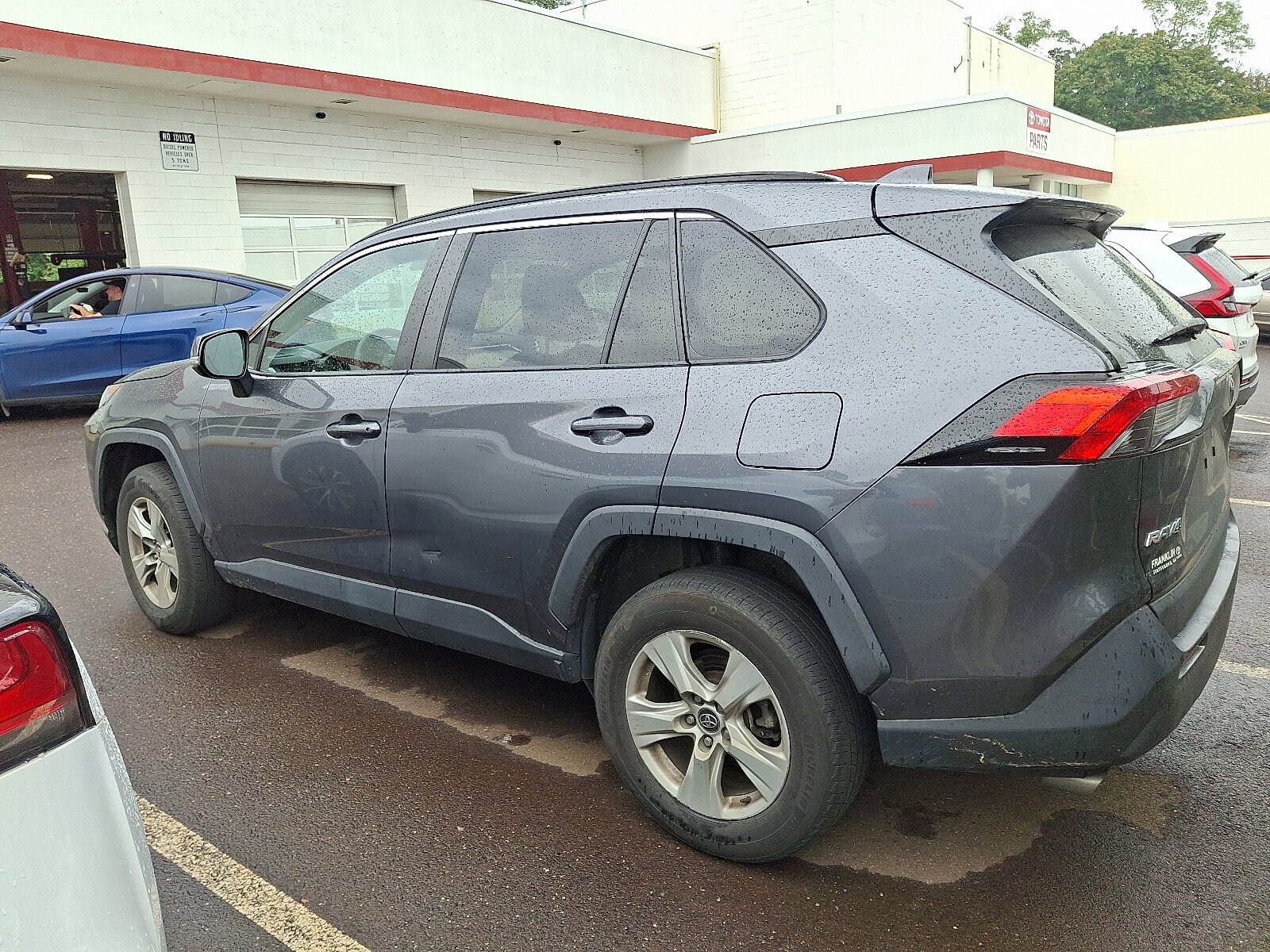 2020 Toyota RAV4 XLE photo 3