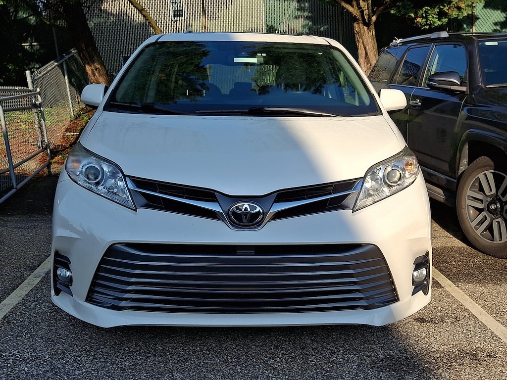 Used 2018 Toyota Sienna XLE 8 Passenger Van Passenger Van