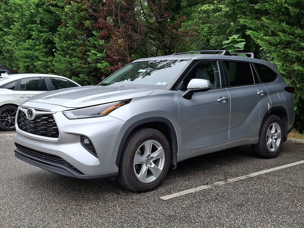 Used 2024 Toyota Highlander LE SUV
