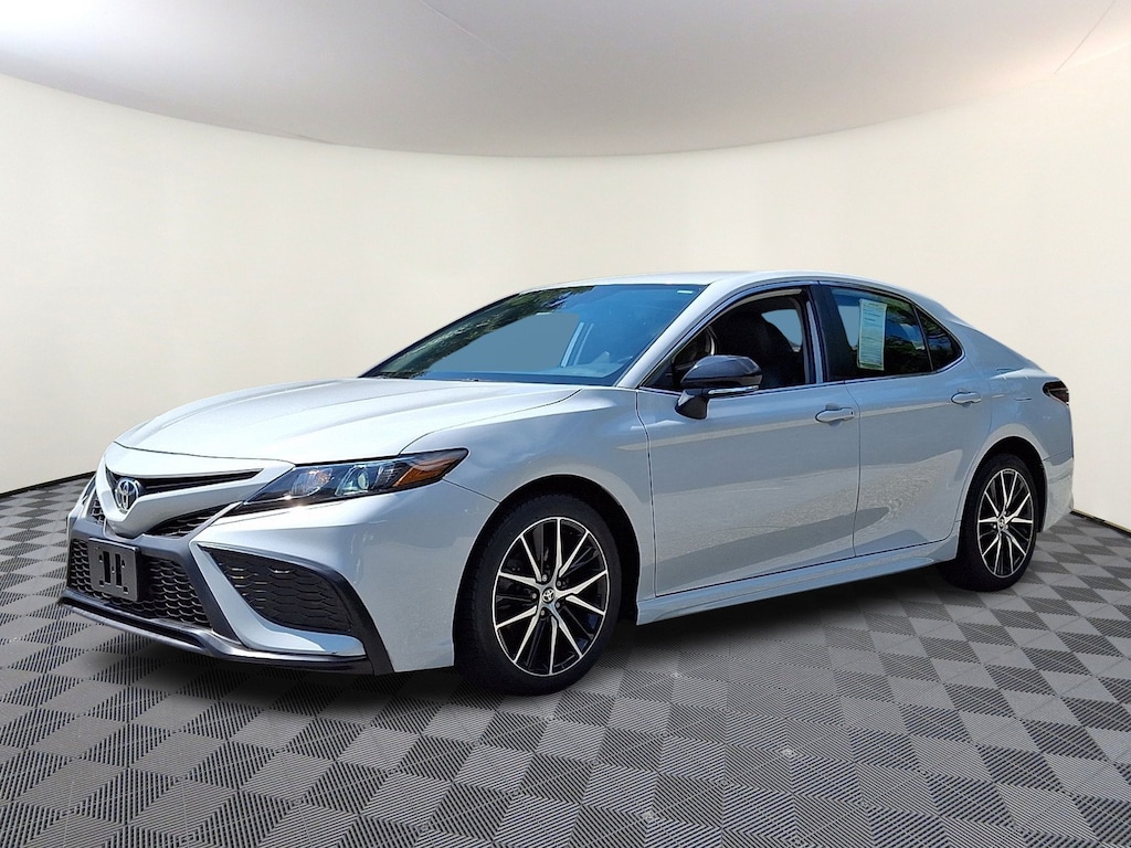 Used 2022 Toyota Camry SE Sedan