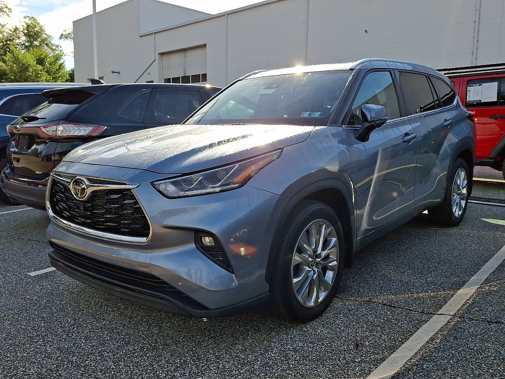 Used 2023 Toyota Highlander Limited SUV
