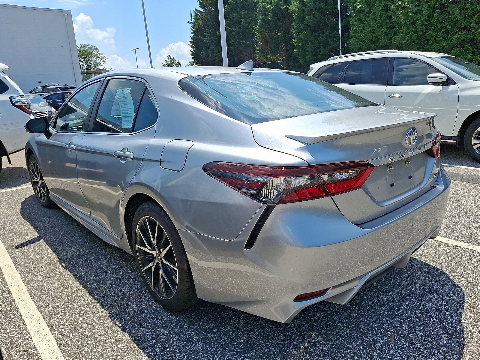 2023 Toyota Camry SE photo 3