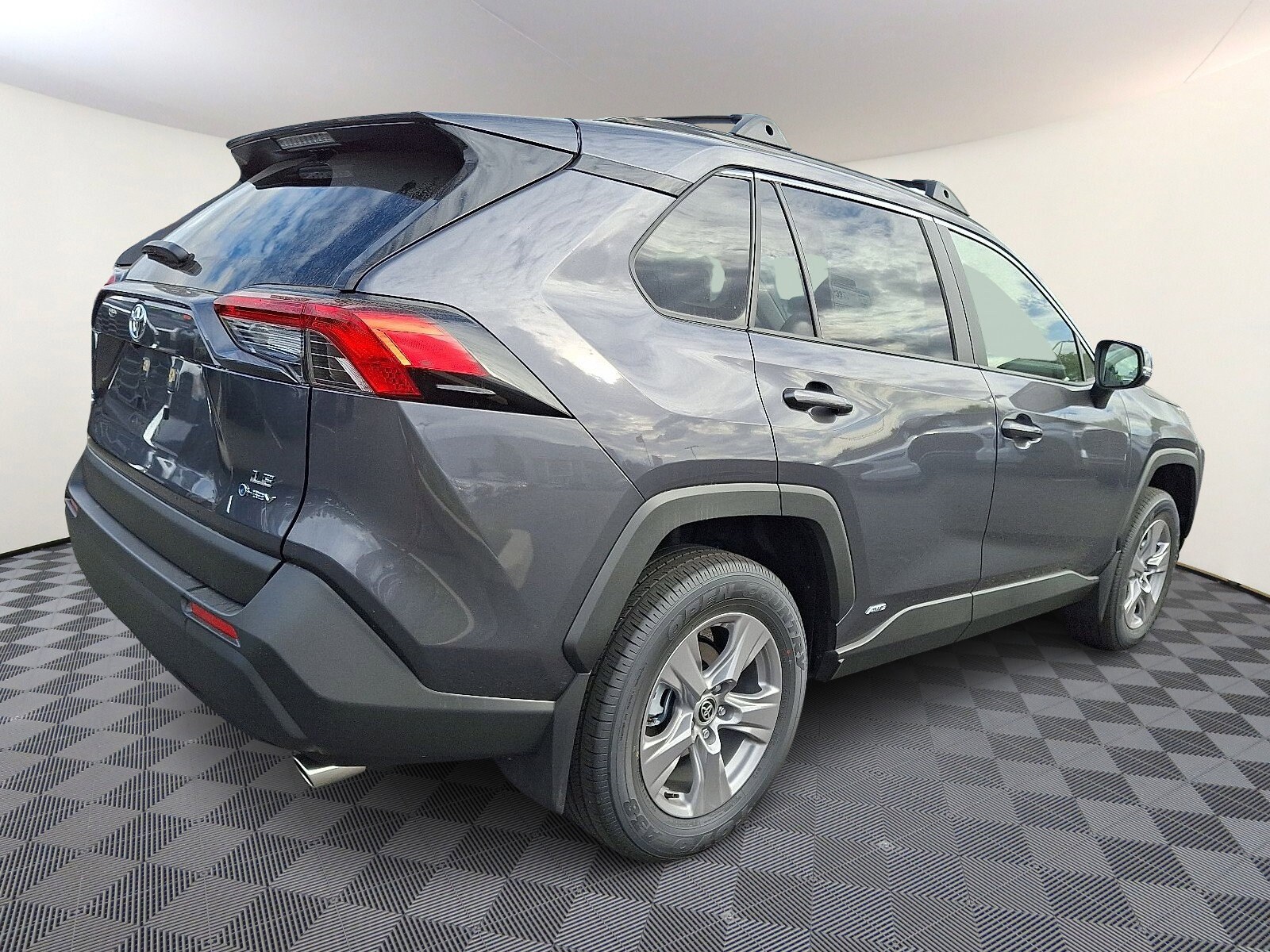 2025 Toyota RAV4 Hybrid LE photo 2