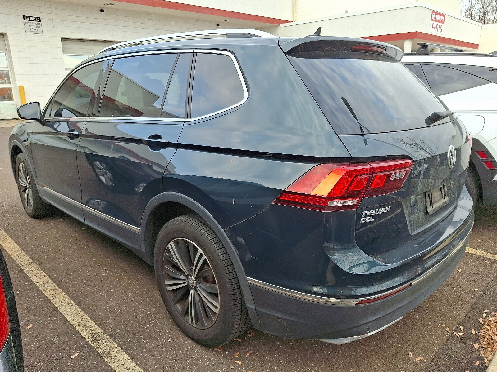 2019 Volkswagen Tiguan SEL photo 3