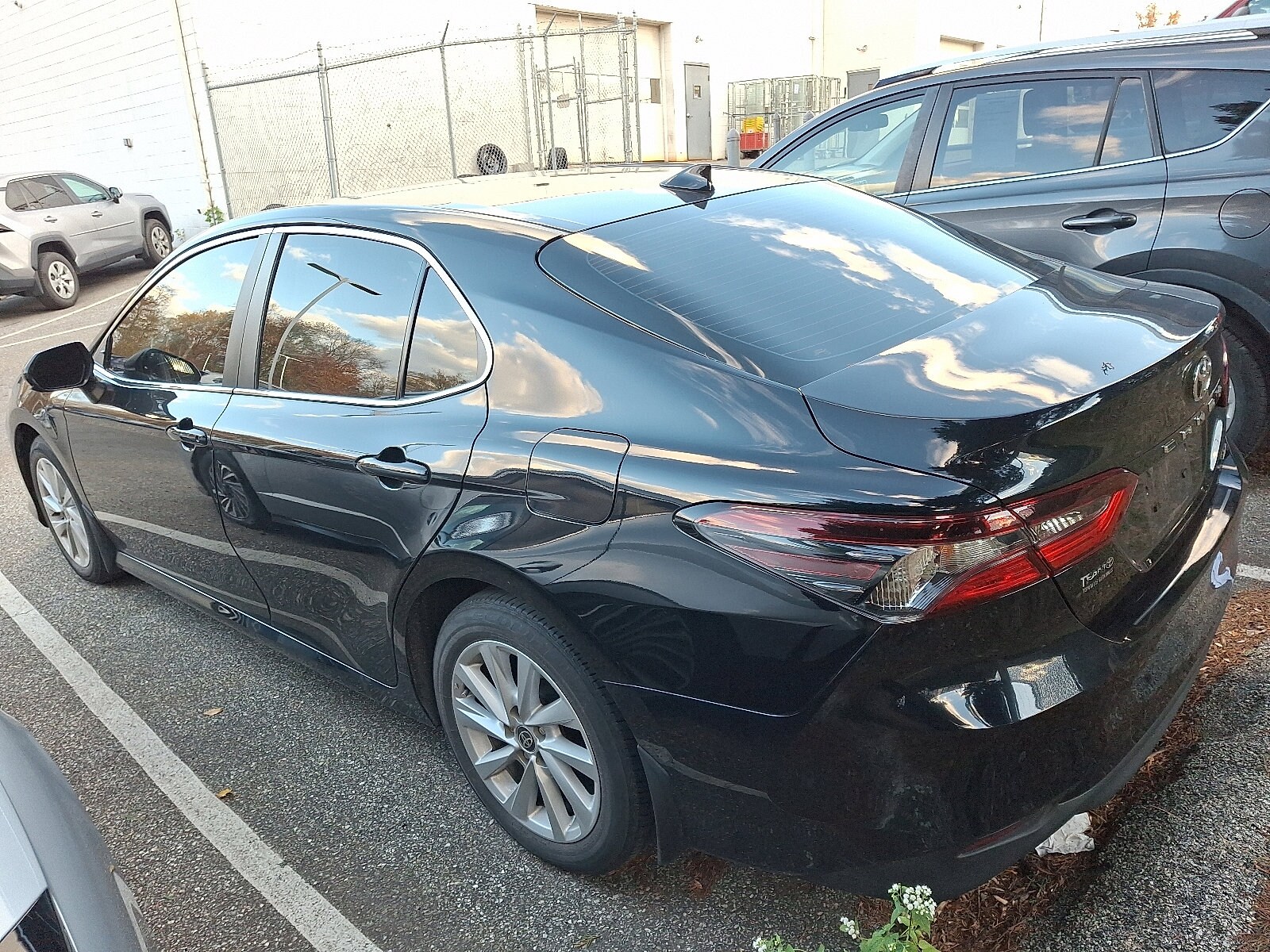 2023 Toyota Camry LE photo 3