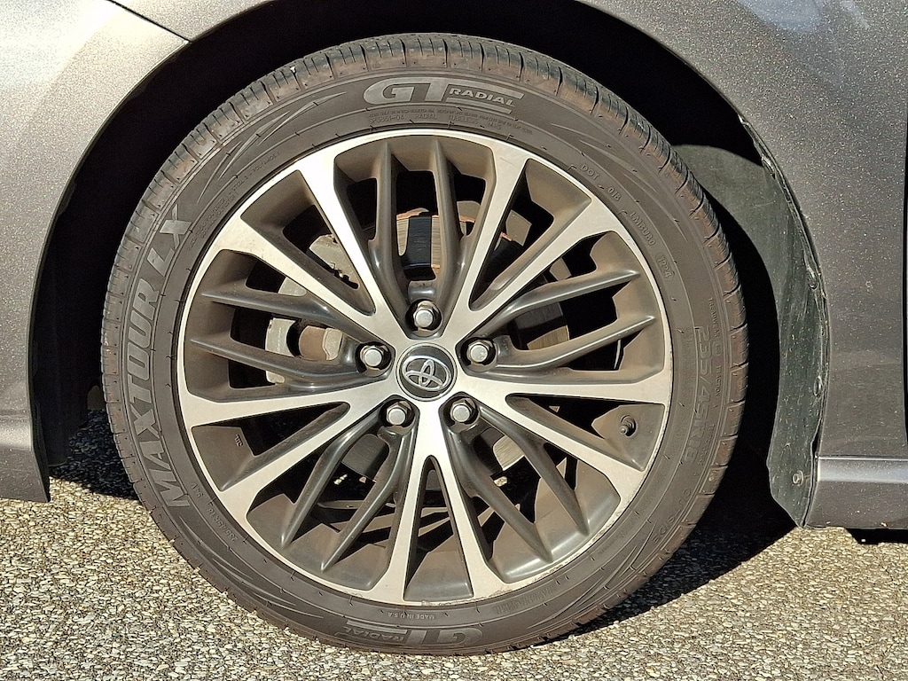 Used 2019 Toyota Camry SE Sedan