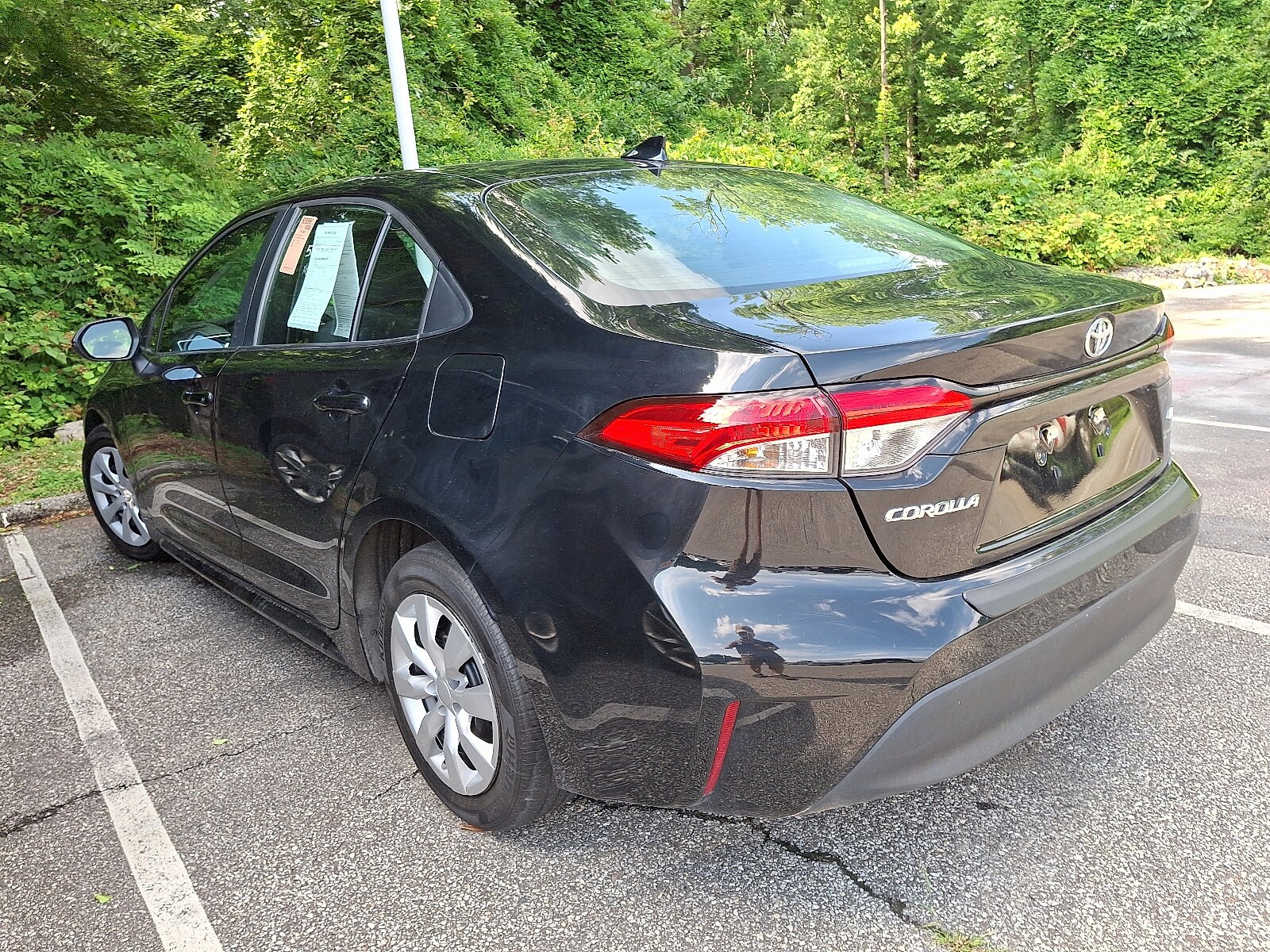 2023 Toyota Corolla LE photo 3