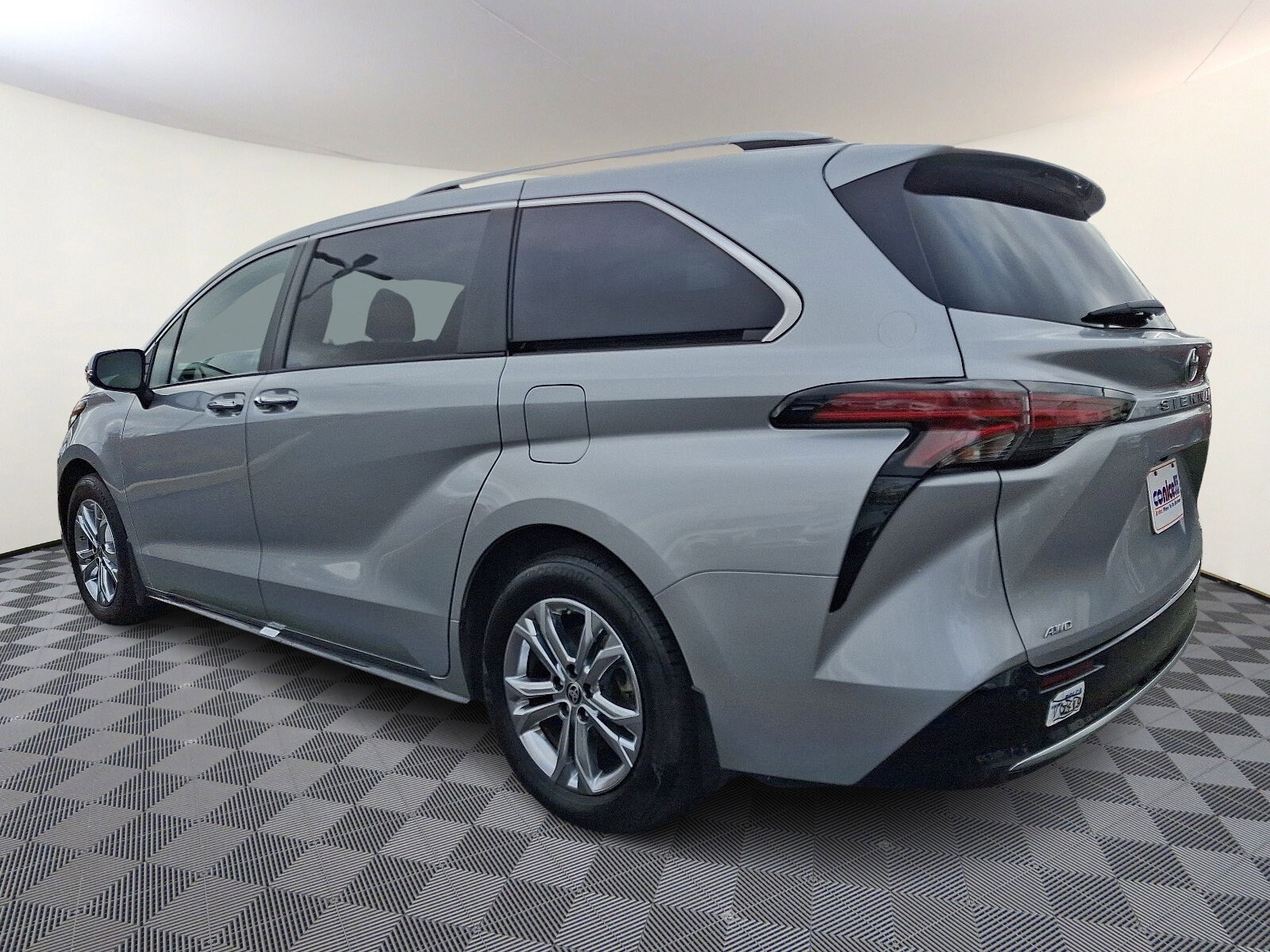 2023 Toyota Sienna Platinum photo 4