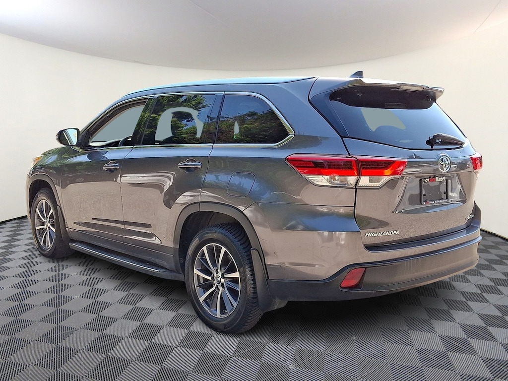 Used 2018 Toyota Highlander XLE V6 SUV