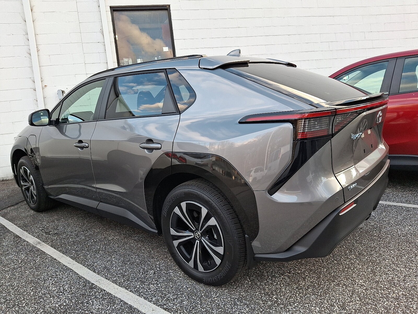 2025 Toyota bZ4X XLE photo 3