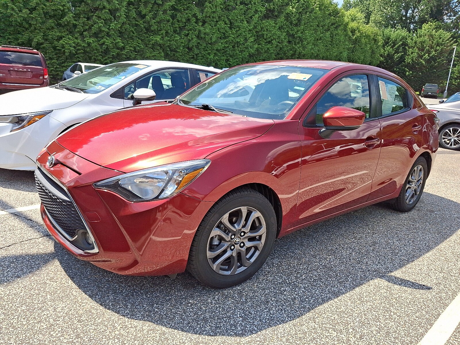 2019 Toyota Yaris L photo 2