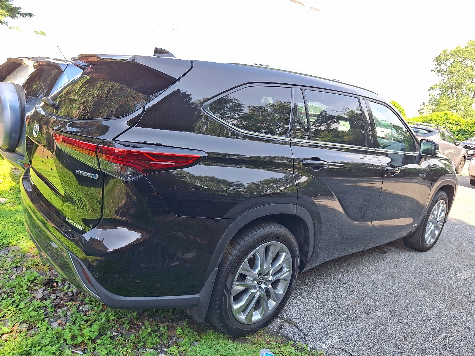 2021 Toyota Highlander Hybrid Limited photo 4