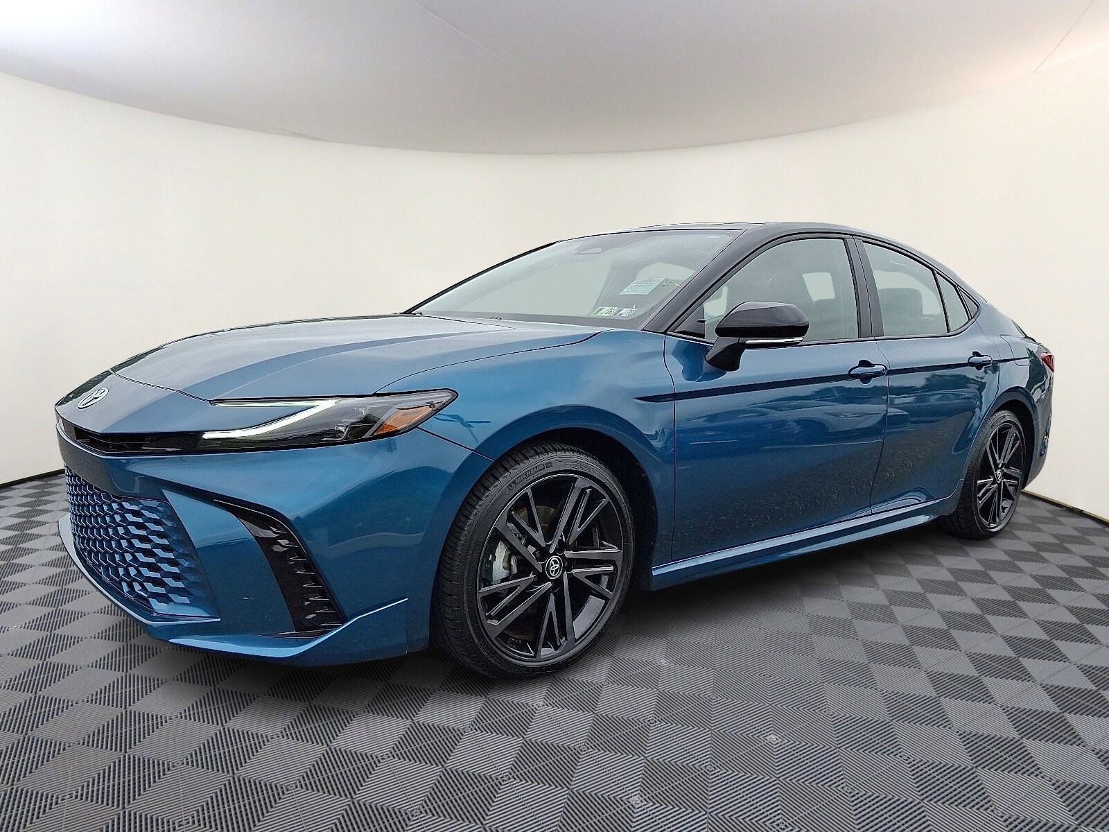 2025 Toyota Camry XSE photo 3
