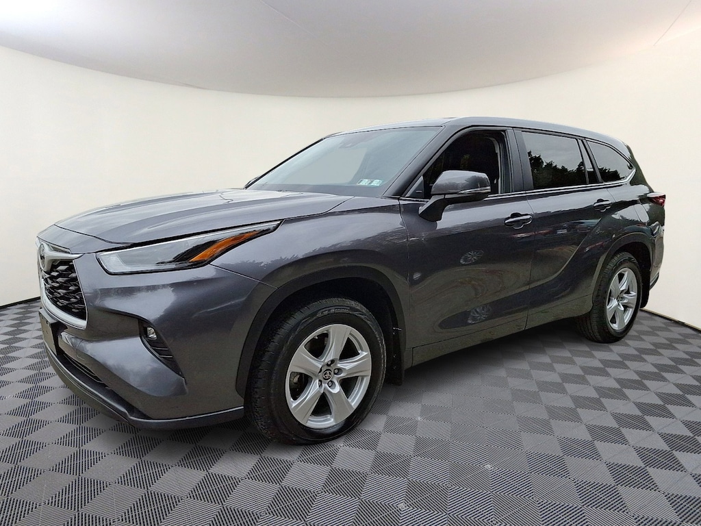 Used 2024 Toyota Highlander LE SUV