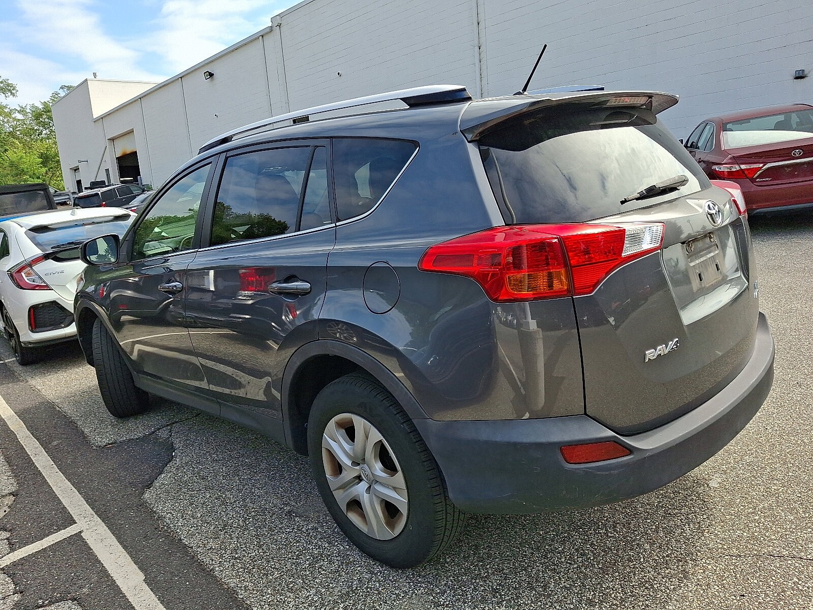 2014 Toyota RAV4 LE photo 3