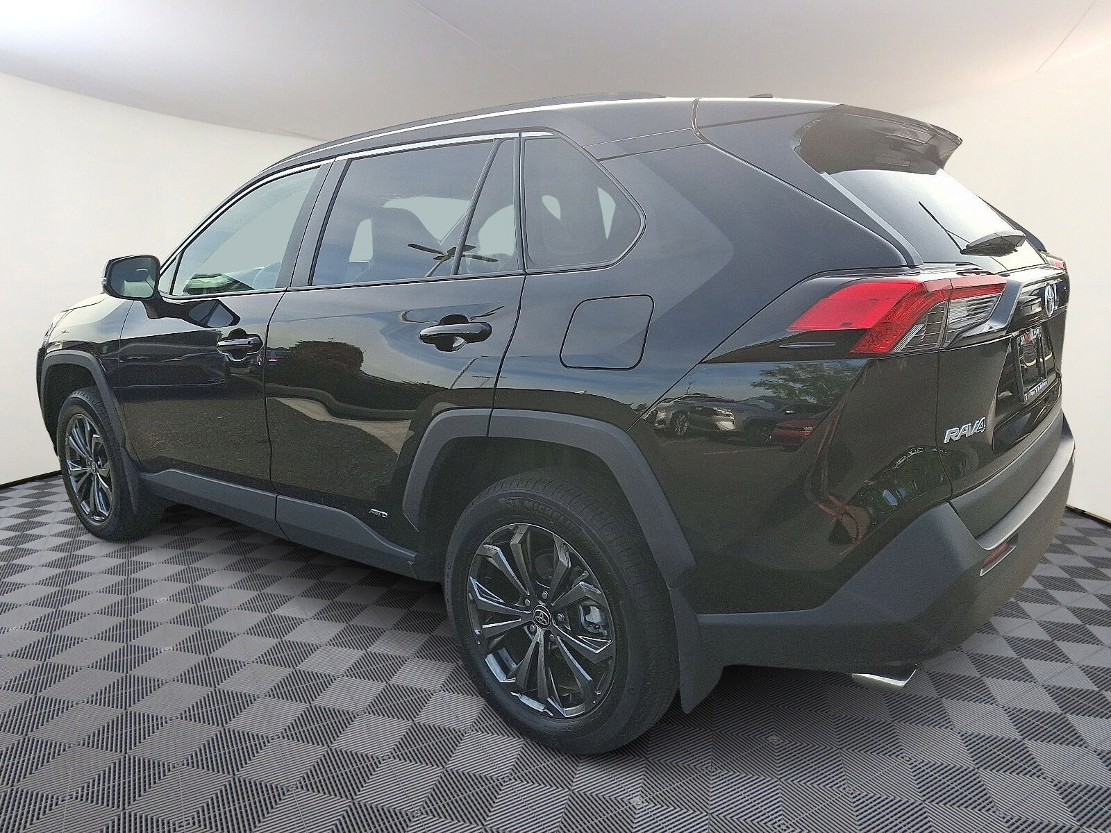 2024 Toyota RAV4 Hybrid XLE Premium photo 2