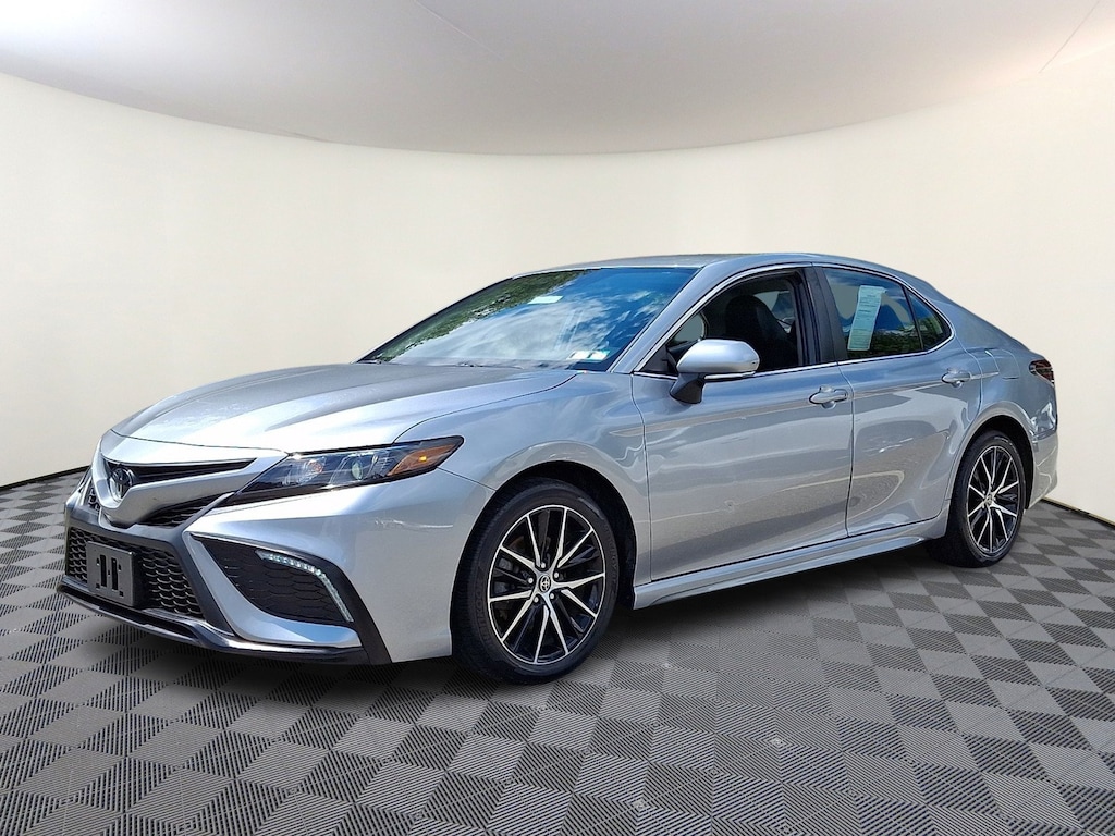 Used 2022 Toyota Camry SE Sedan