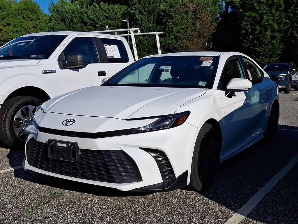 Used 2025 Toyota Camry SE Sedan