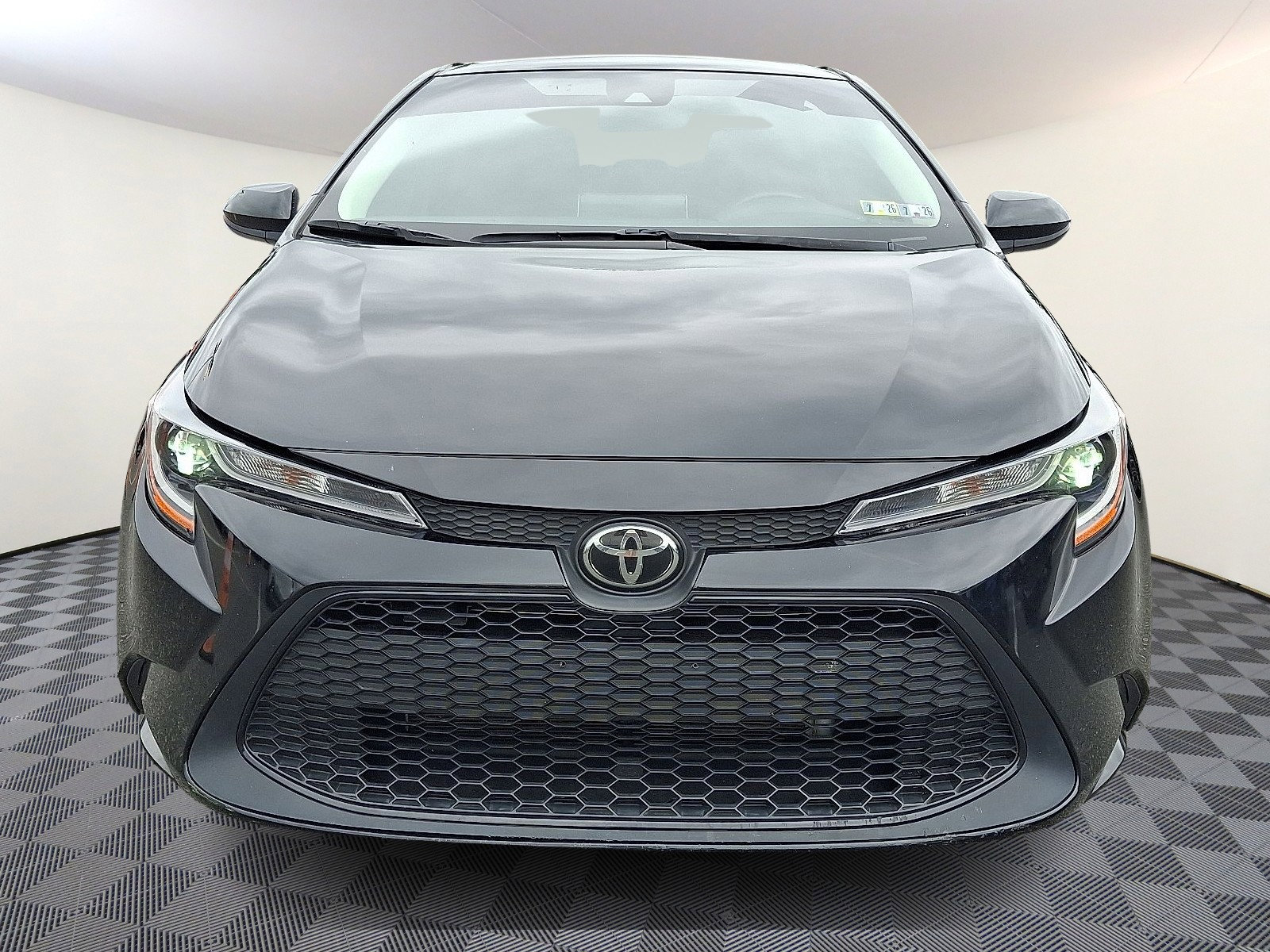 Used 2020 Toyota Corolla LE with VIN JTDEPRAE8LJ098337 for sale in Springfield, PA
