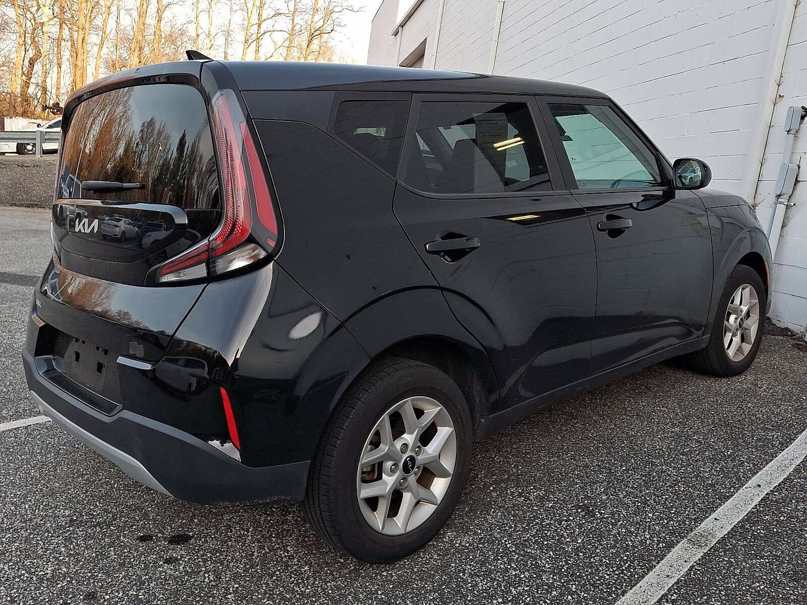 2023 Kia Soul LX photo 2
