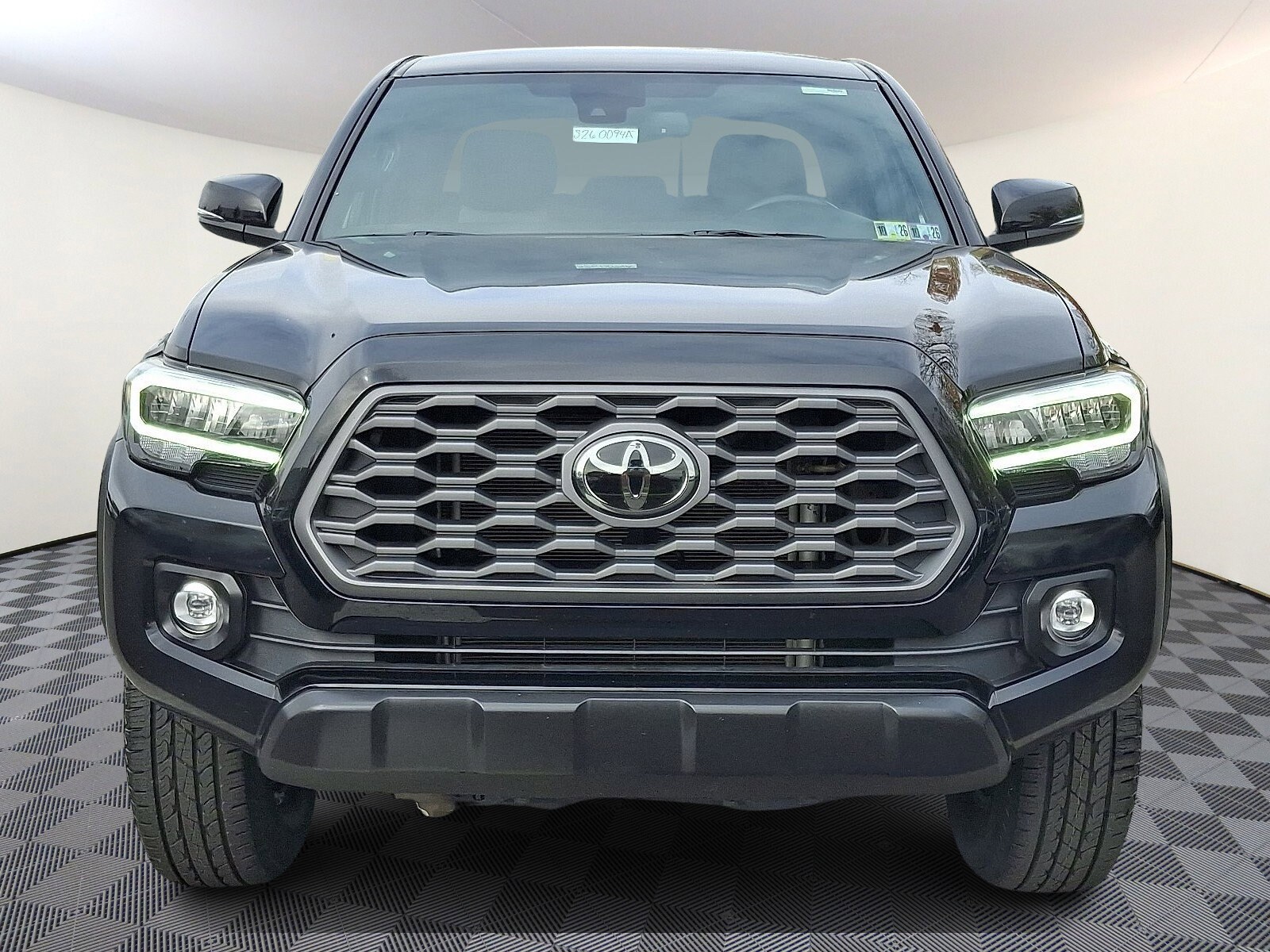2022 Toyota Tacoma TRD V6 photo 2