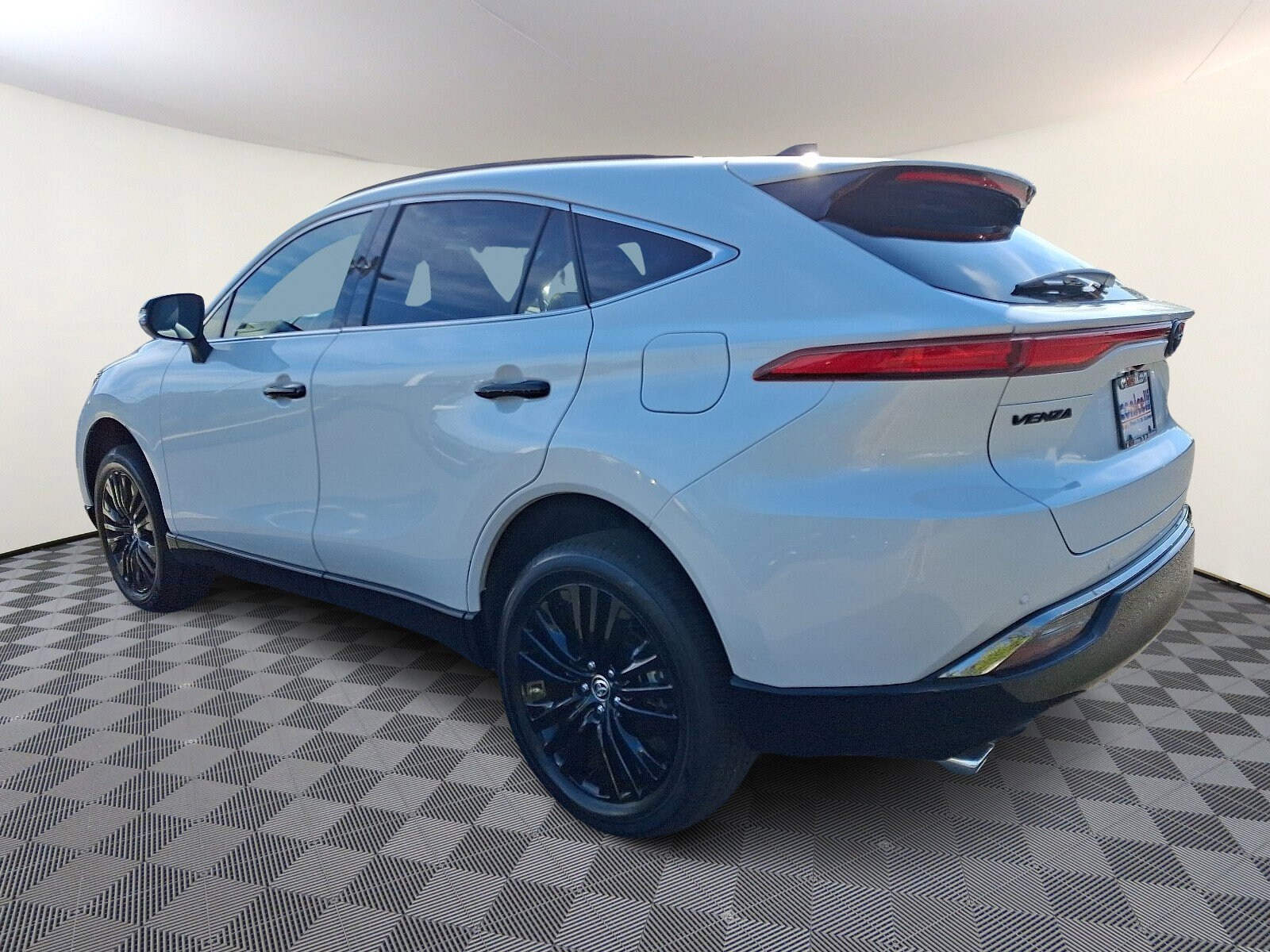 2024 Toyota Venza photo 2