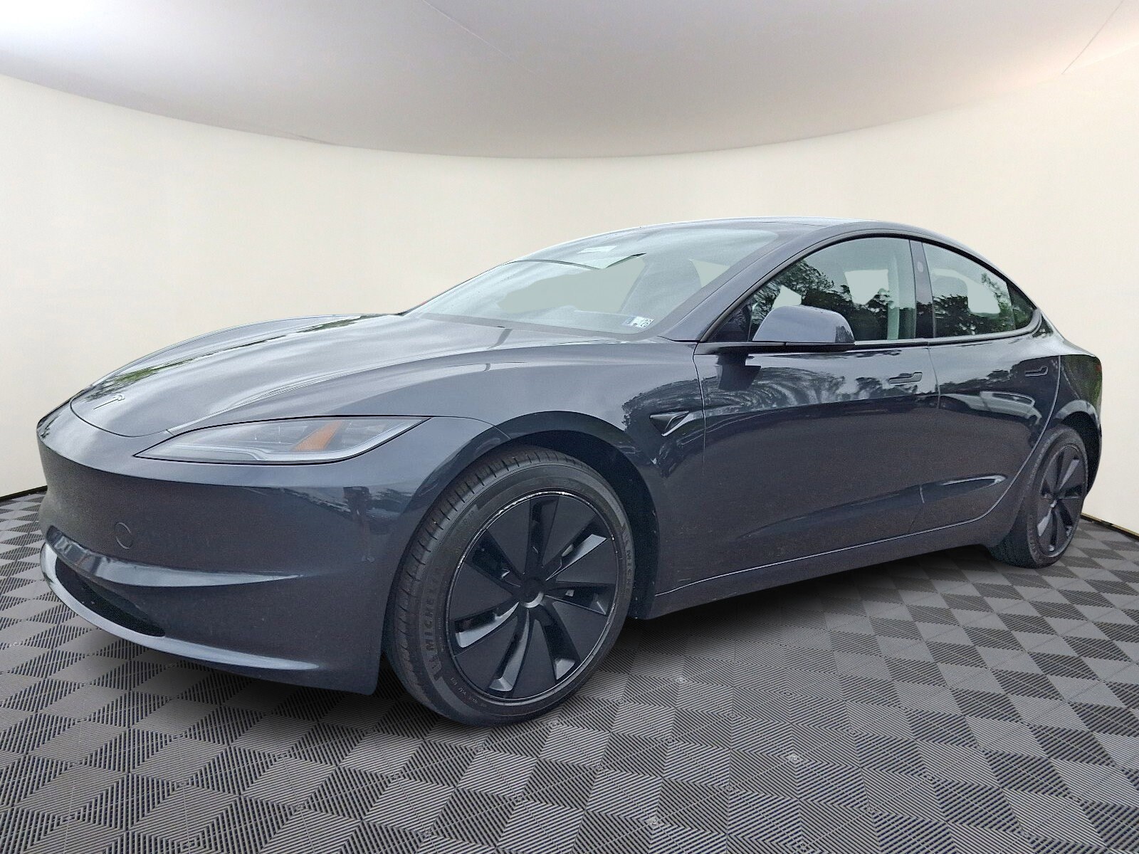 2025 Tesla Model 3 Long Range photo 3