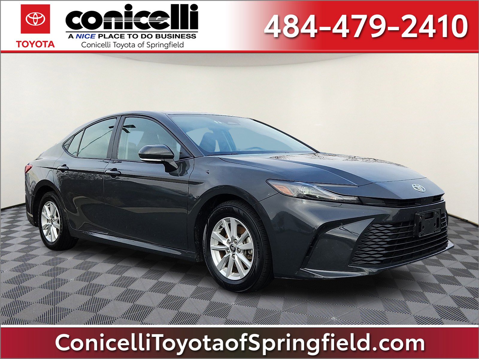 2025 Toyota Camry SE's photo