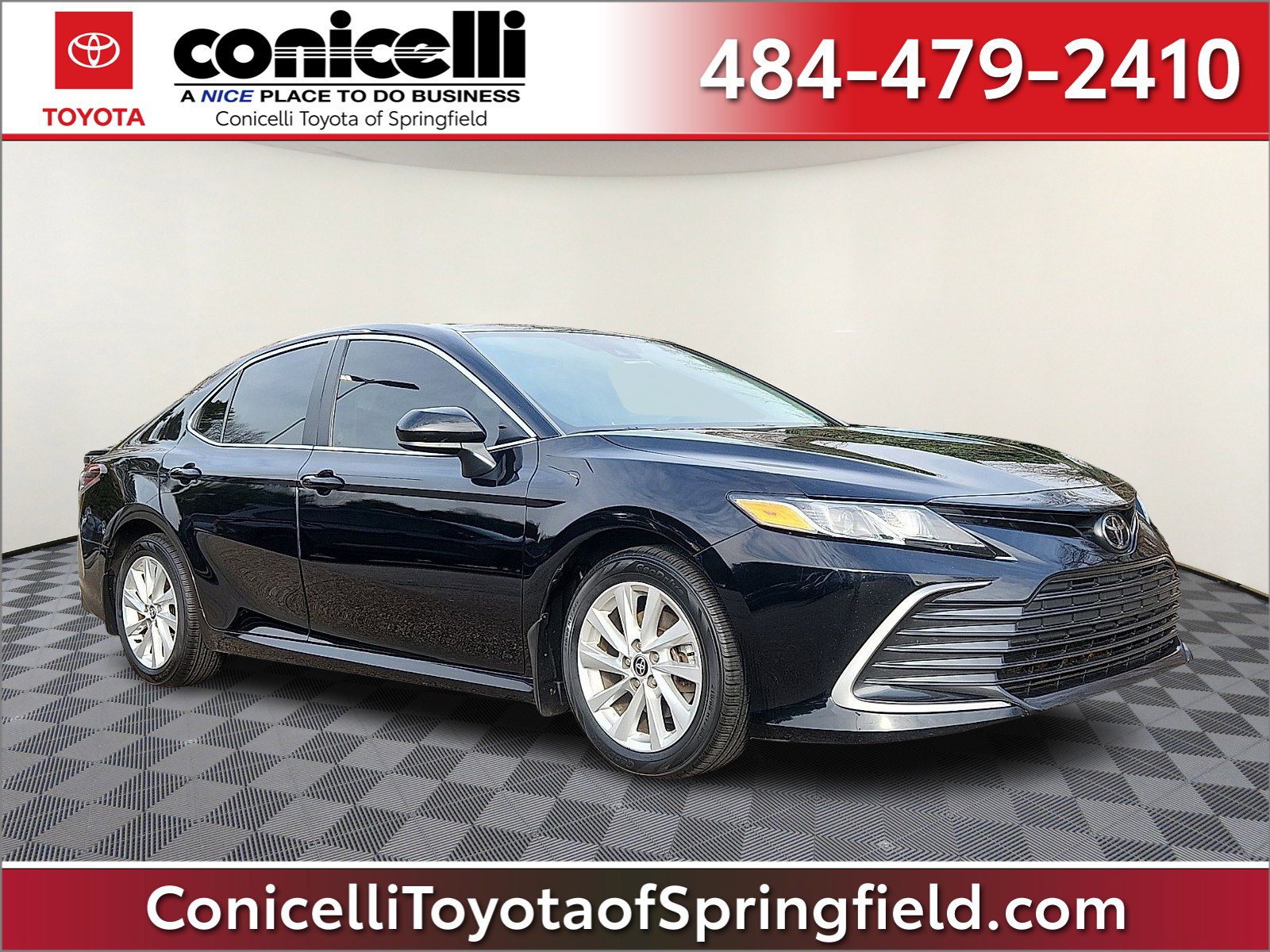 2023 Toyota Camry LE's photo