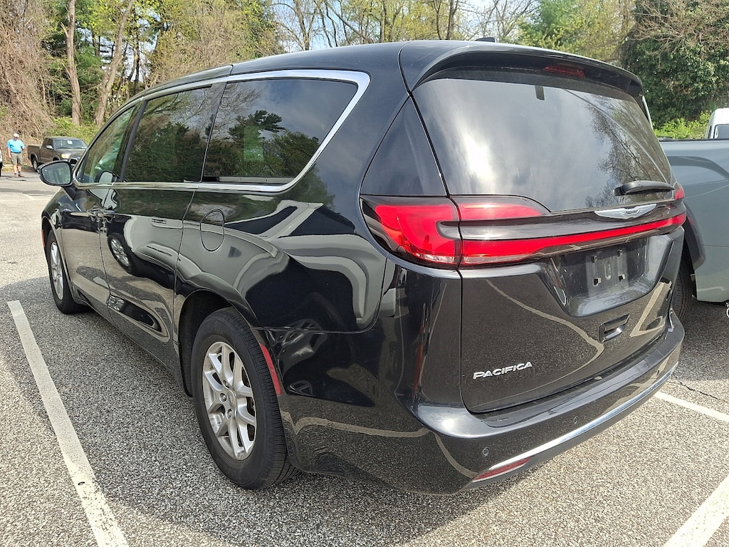 Used 2023 Chrysler Pacifica Touring L Van Passenger Van