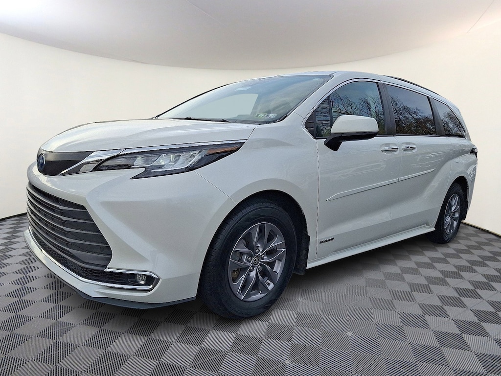 Used 2021 Toyota Sienna XLE Van