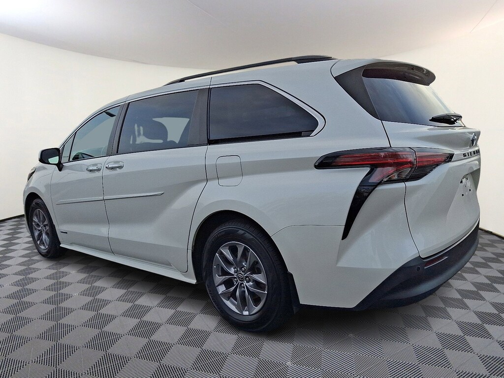 Used 2021 Toyota Sienna XLE Van