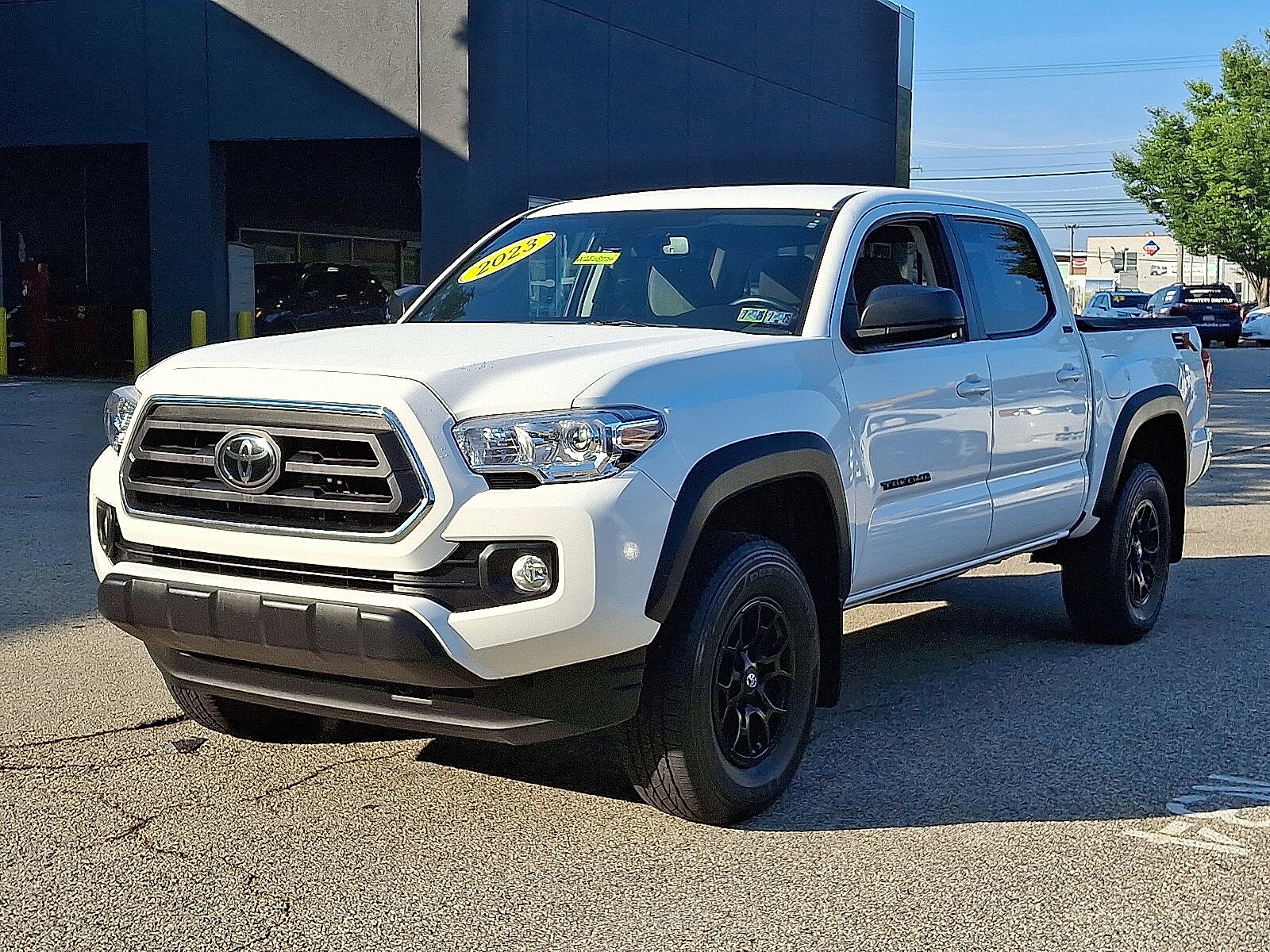 2023 Toyota Tacoma SR5 V6 photo 2