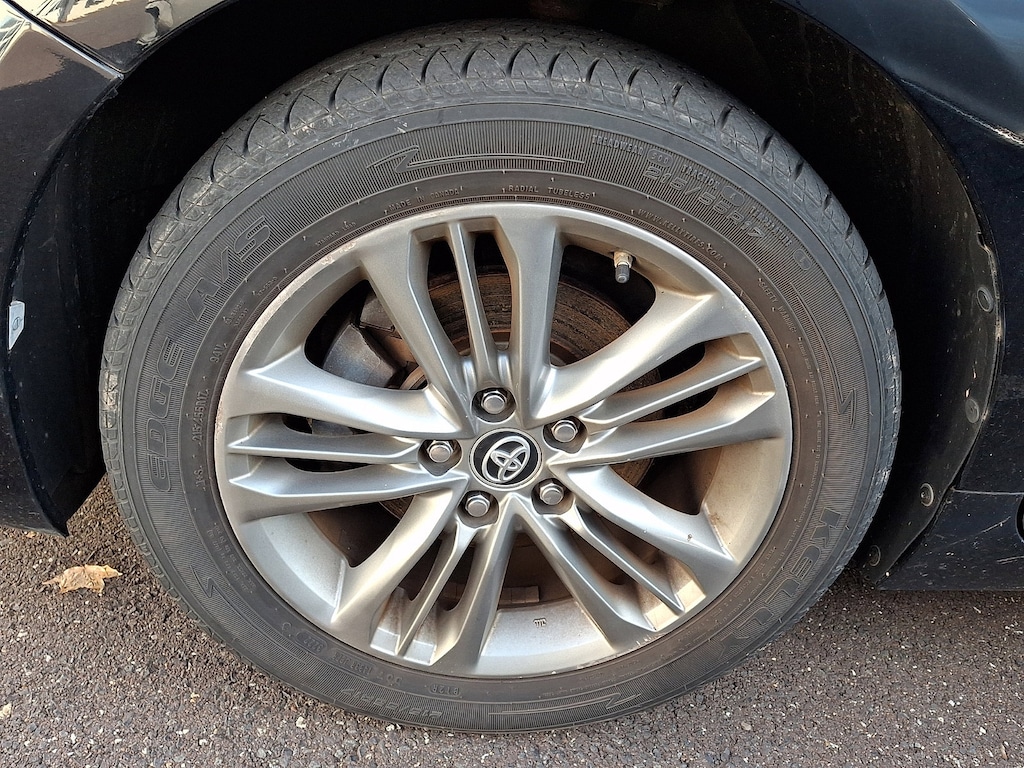 Used 2016 Toyota Camry SE Sedan