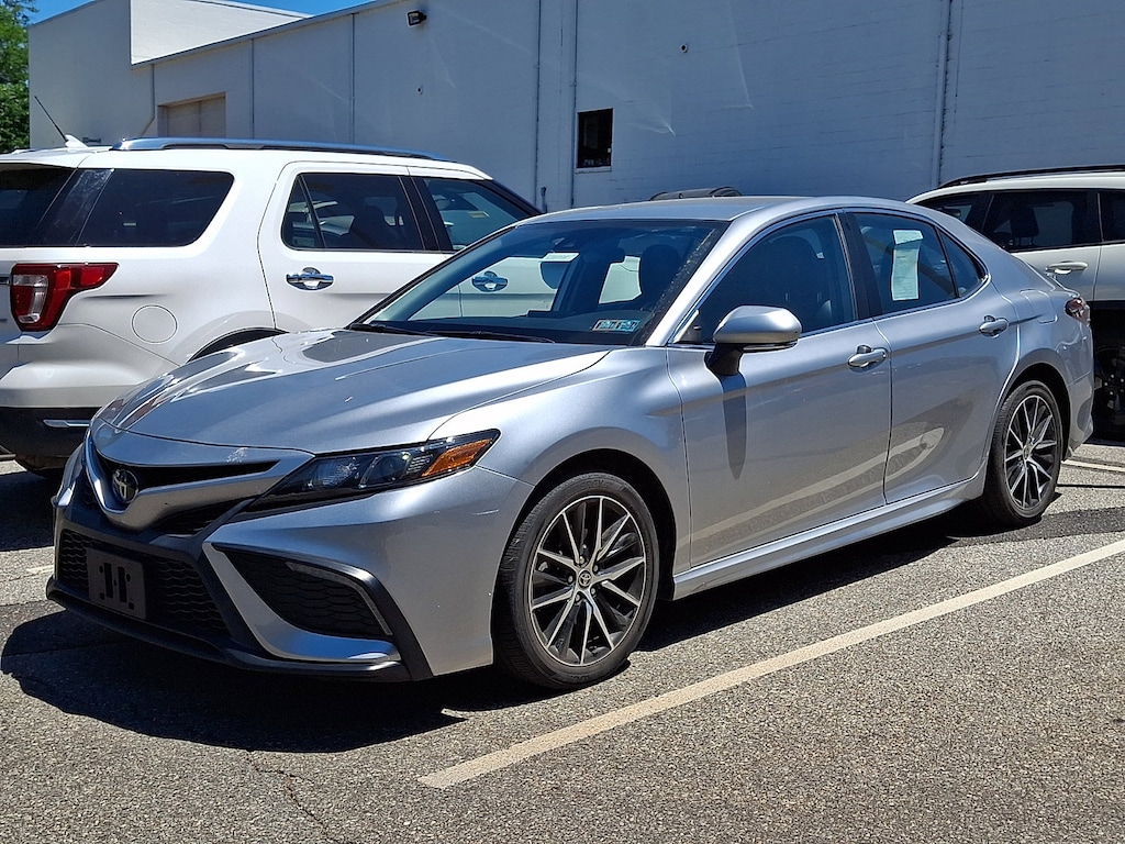 Used 2022 Toyota Camry SE Sedan