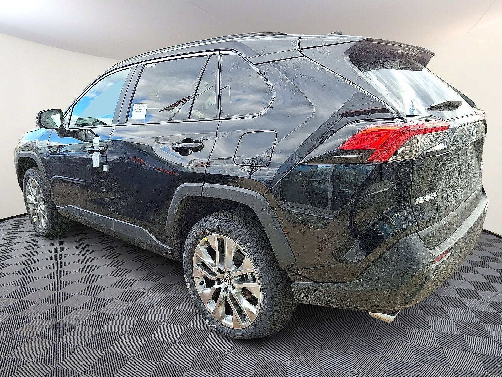 2025 Toyota RAV4 XLE Premium photo 2