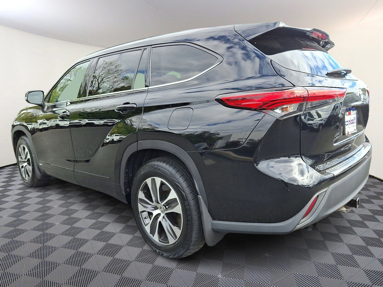 2021 Toyota Highlander XLE photo 4
