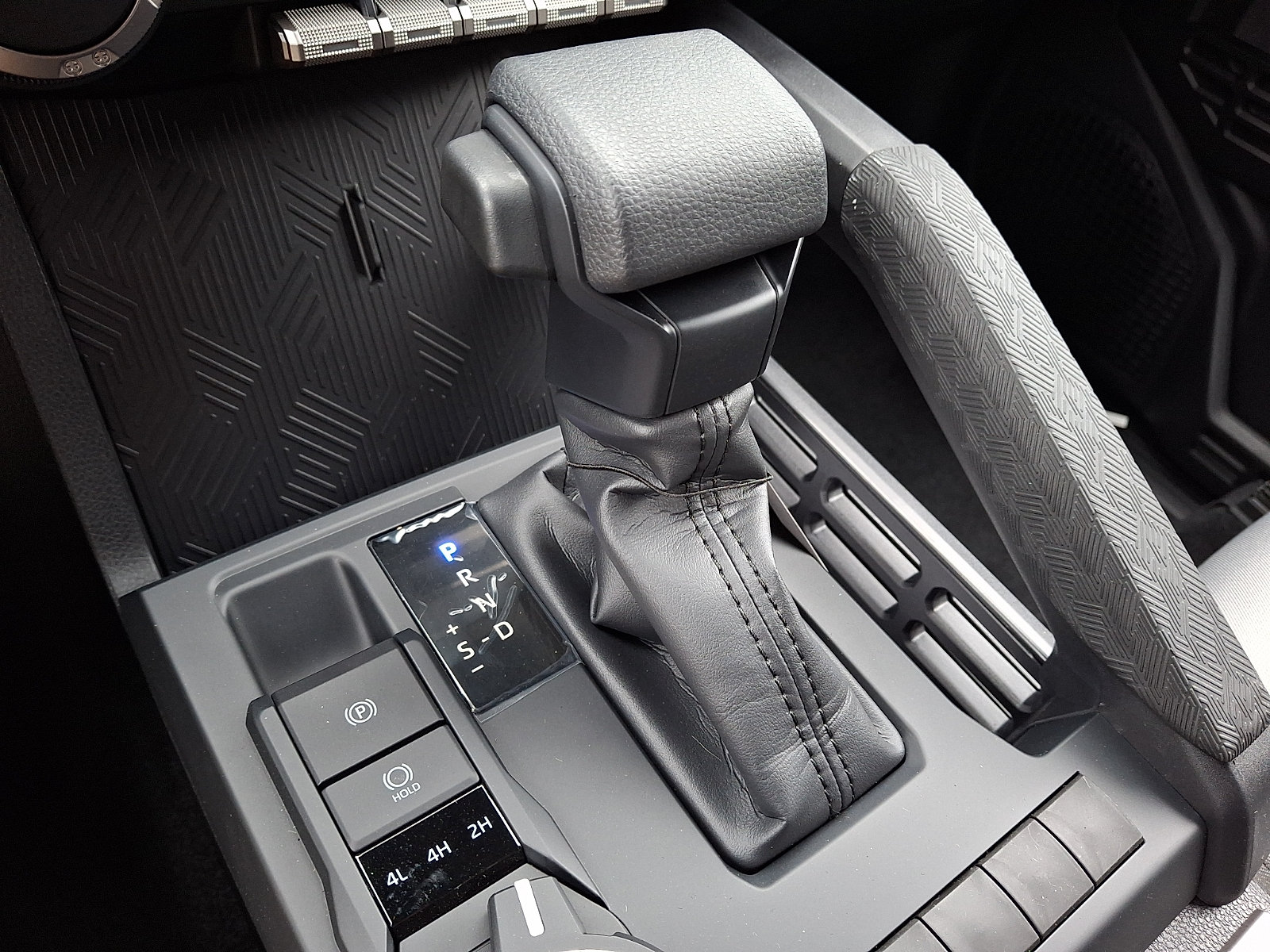 2026 Toyota Tacoma SR5 - Photo 14