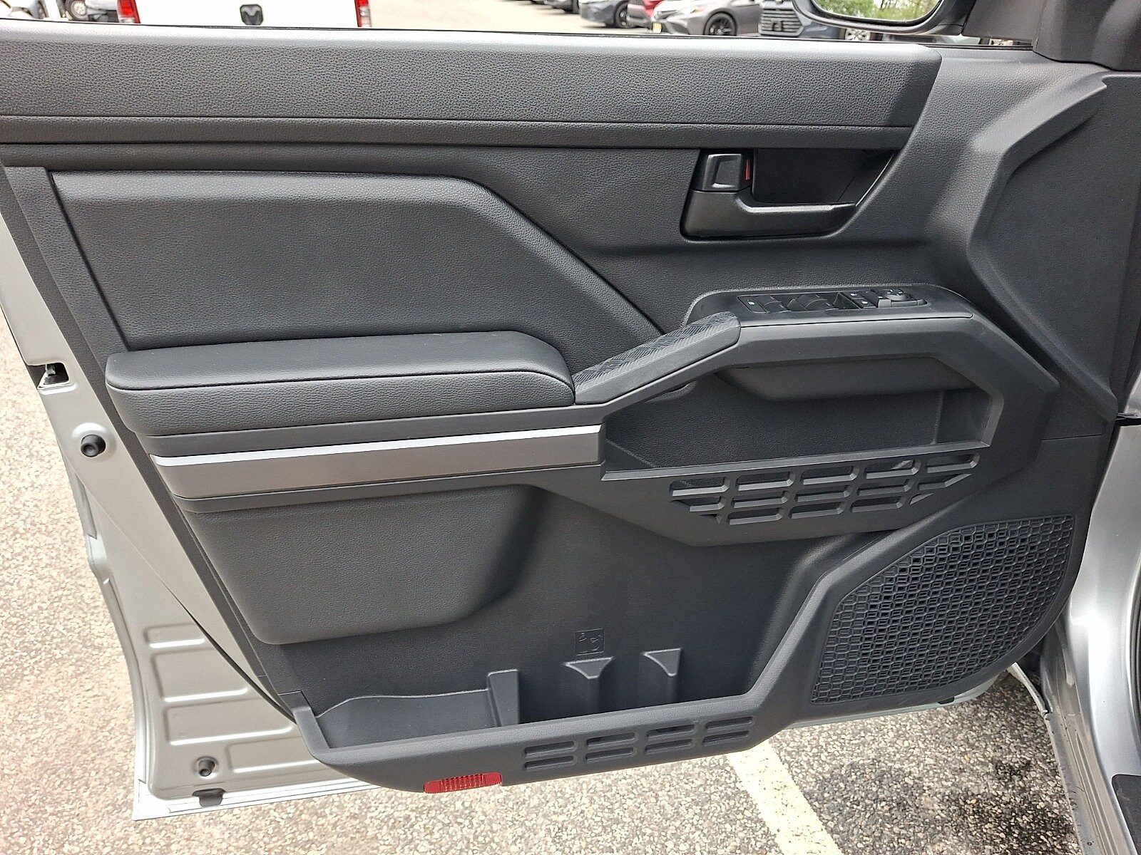 2026 Toyota Tacoma SR5 - Photo 12
