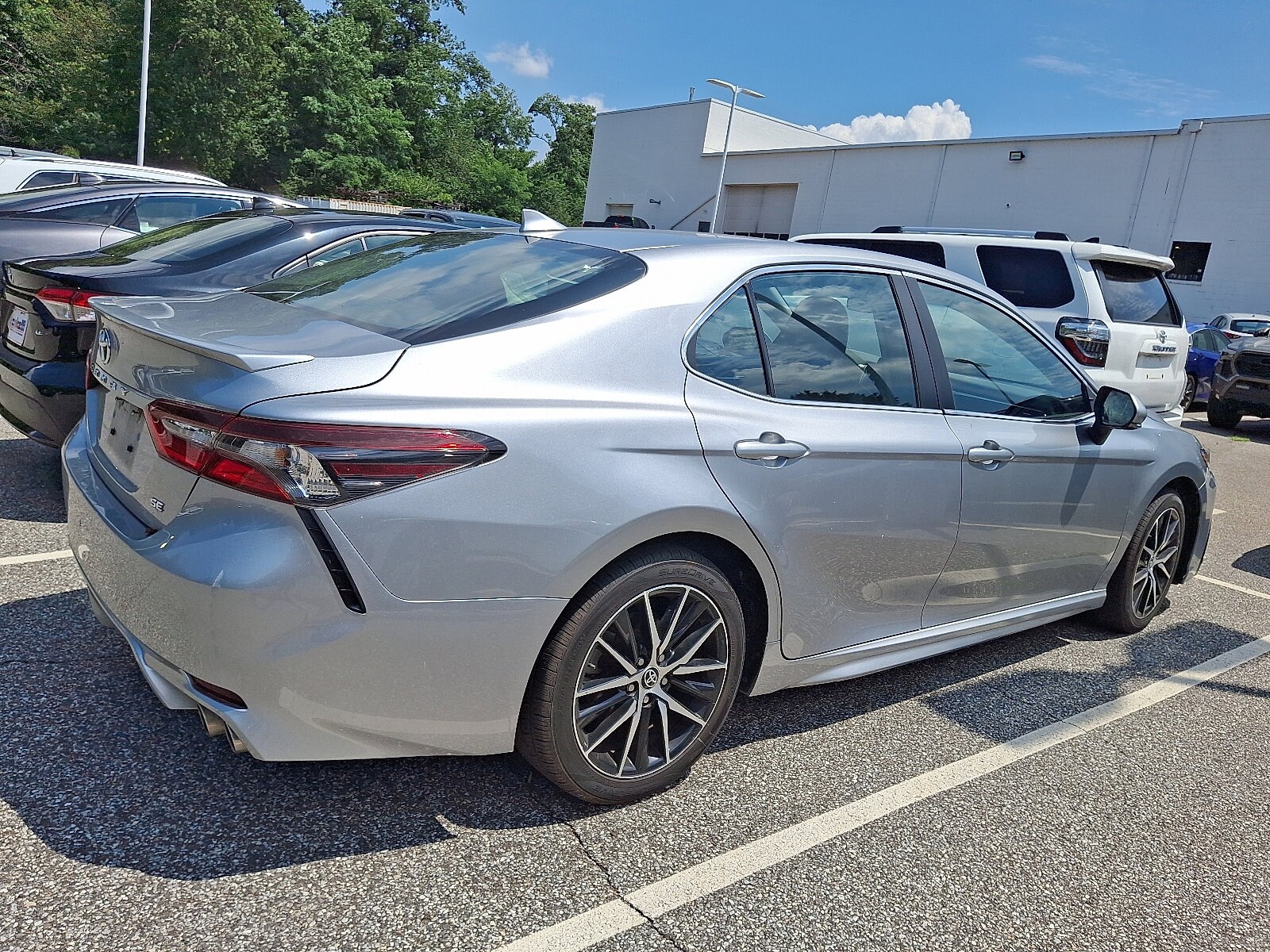 2023 Toyota Camry SE photo 4