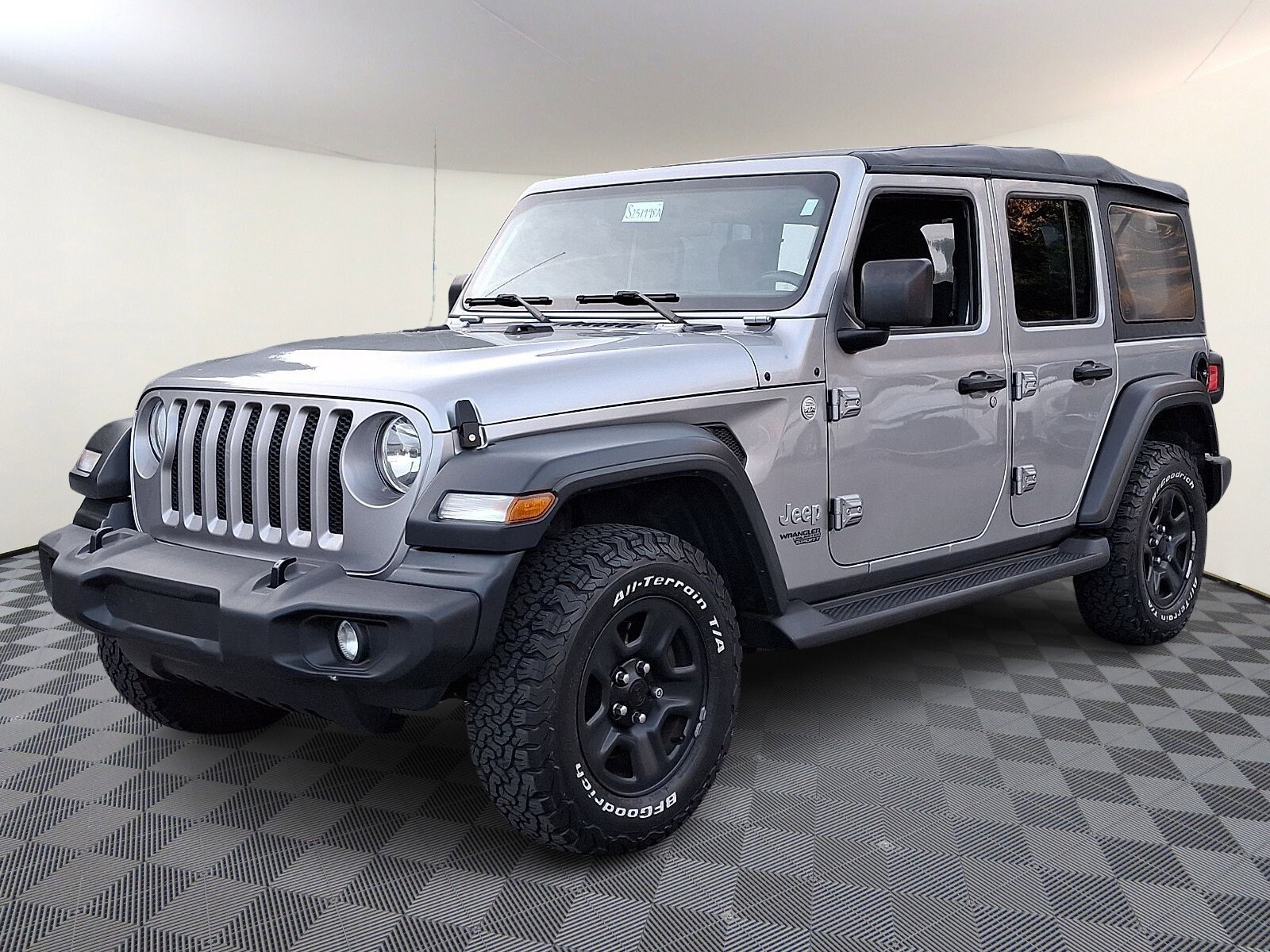 2018 Jeep Wrangler Unlimited Sport photo 3