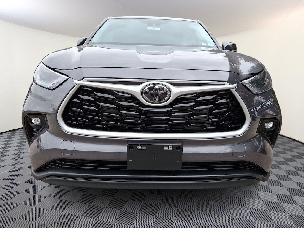 Used 2024 Toyota Highlander LE SUV