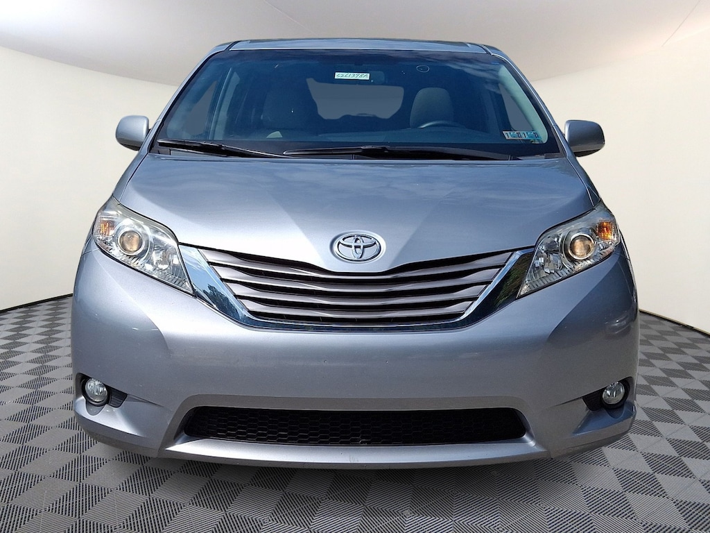 Used 2016 Toyota Sienna XLE Premium 8 Passenger Van