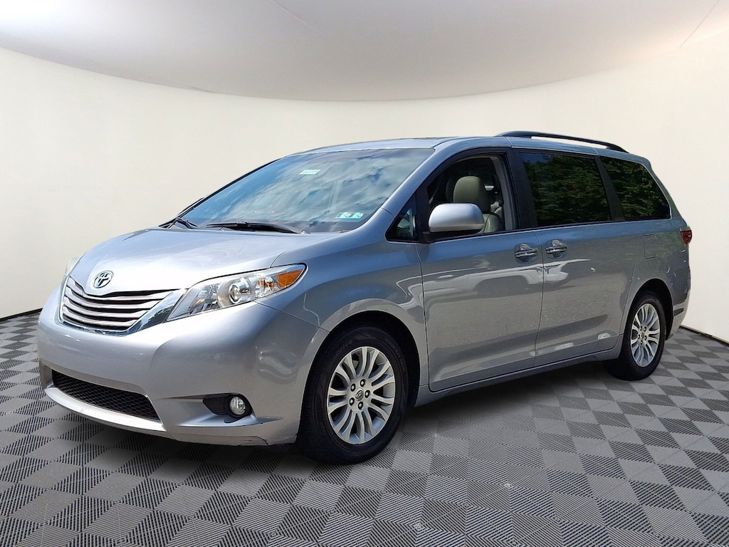 Used 2016 Toyota Sienna XLE Premium 8 Passenger Van
