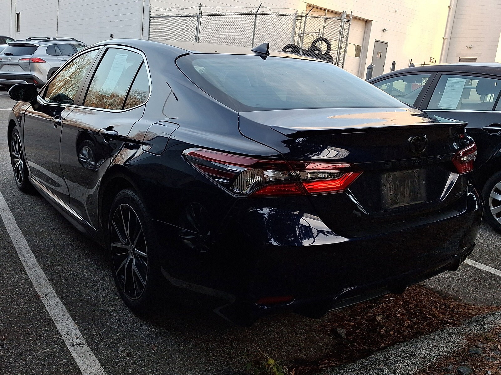 2021 Toyota Camry SE photo 3