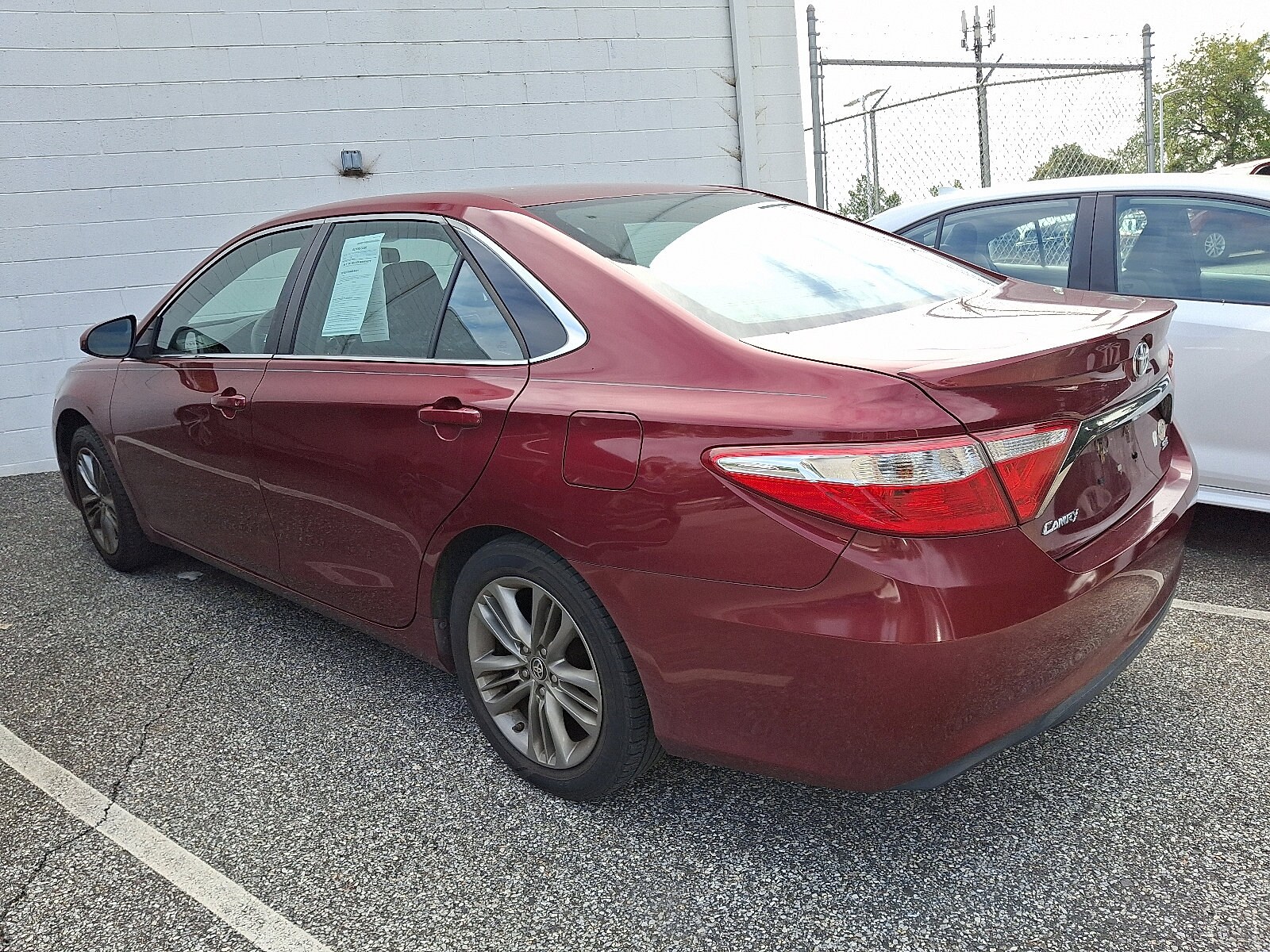 2016 Toyota Camry SE photo 2